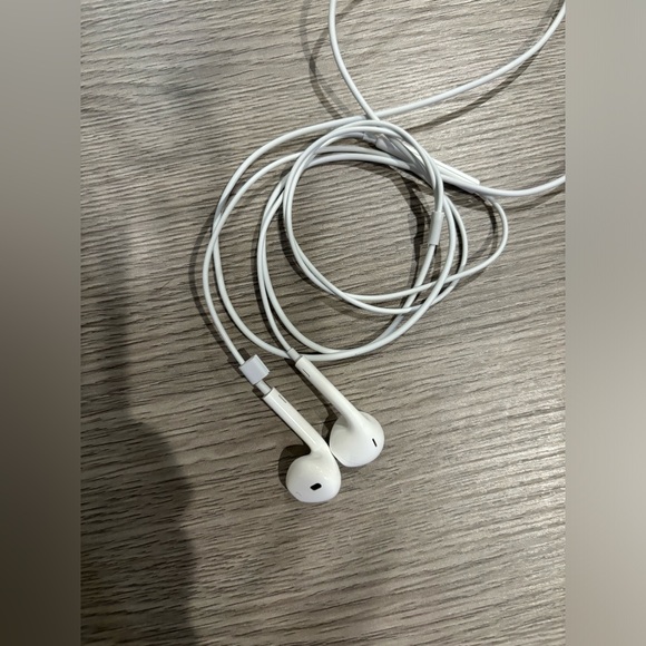 iphone earphones - Picture 1 of 3